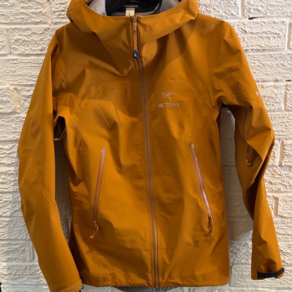 Arc'teryx Women’s  Hooded Gore-Tex Shell- Amber Brown